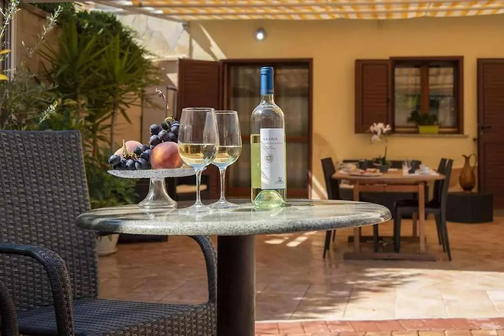 Alghero Villa Maestrale Con Veranda Coperta Giardino 4 Camere 3 Bagni 0*,  Italien