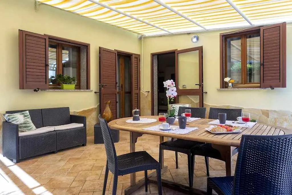 Alghero Villa Maestrale Con Veranda Coperta Giardino 4 Camere 3 Bagni